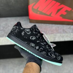 ایر جردن وان لو ترویس کاوس  Air Jordan 1 Low kaws